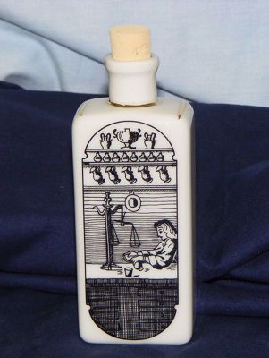 Bild von Flasche mit Radierung-Design, schwarz